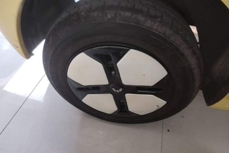 Used Wuling Hongguang MINIEV 2024 3rd Generation 215km Advanced Version Right Rear Wheel Hub