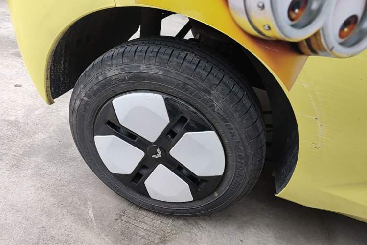 Used Wuling Hongguang MINIEV 2024 3rd Generation 215km Advanced Version Right Rear Wheel Hub