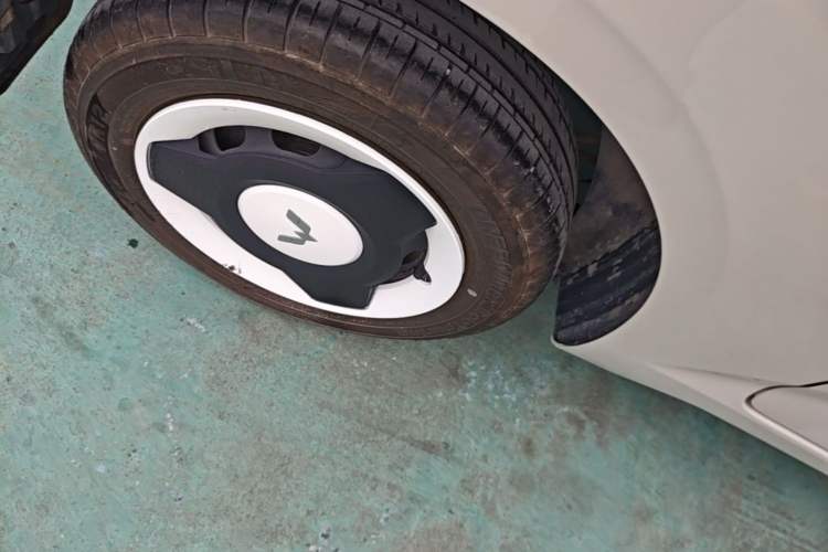 Used Wuling Hongguang MINIEV 2024 3rd Generation 215km Youth Edition Right Rear Wheel Hub
