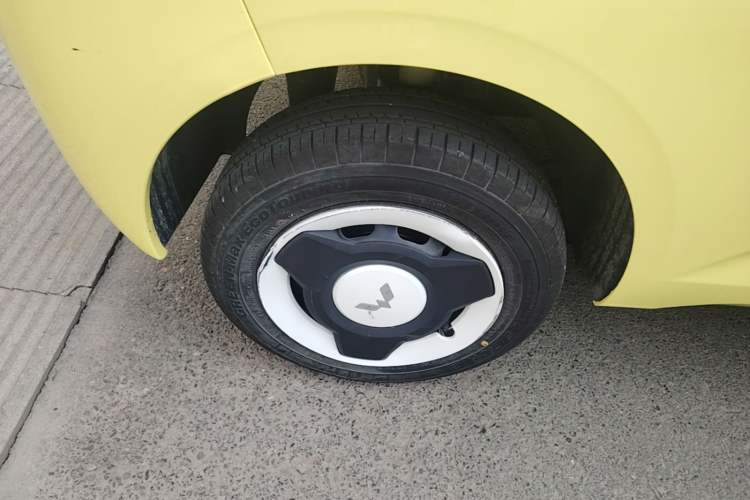 Used Wuling Hongguang MINIEV 2024 3rd Generation 215km Youth Edition Right Rear Wheel Hub