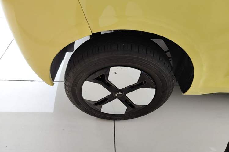 Used Wuling Hongguang MINIEV 2024 3rd Generation 215km Advanced Version Right Rear Wheel Hub