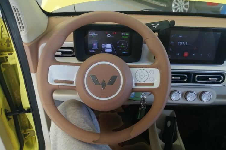 Used Wuling Hongguang MINIEV 2024 3rd Generation 215km Advanced Version Steering Wheel