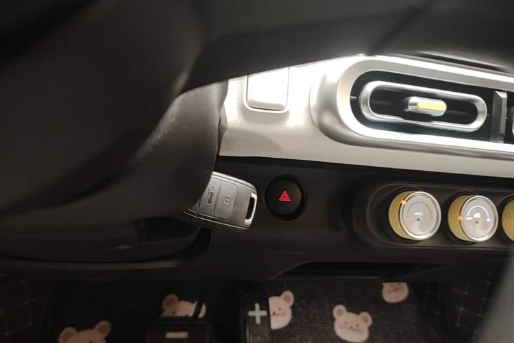 Used Wuling Hongguang MINIEV 2024 3rd Generation 215km Advanced Version Vehicle Key