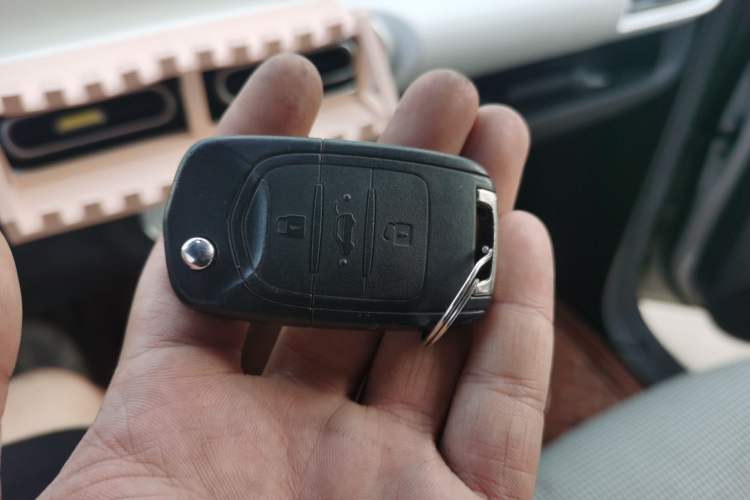 Used Wuling Hongguang MINIEV 2024 3rd Generation 215km Youth Edition Vehicle Key