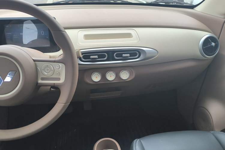 Used Wuling Hongguang MINIEV 2025 Four-Door Version Advanced Edition Audio And AC Panel