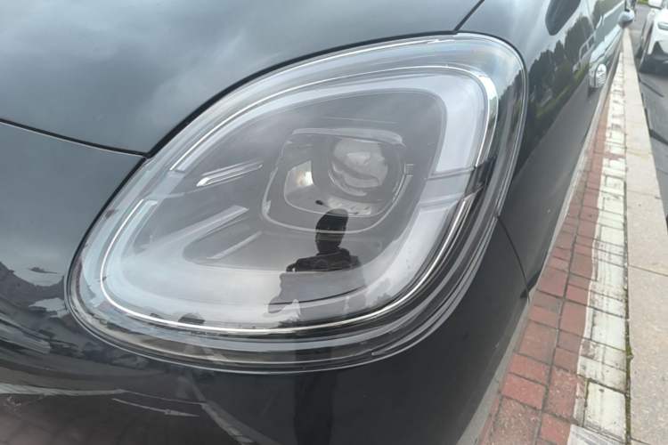 Used Wuling Hongguang MINIEV 2025 Four-Door Version Advanced Edition Left Front Headlight