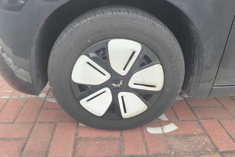 Used Wuling Hongguang MINIEV 2025 Four-Door Version Advanced Edition Left Front Wheel Hub