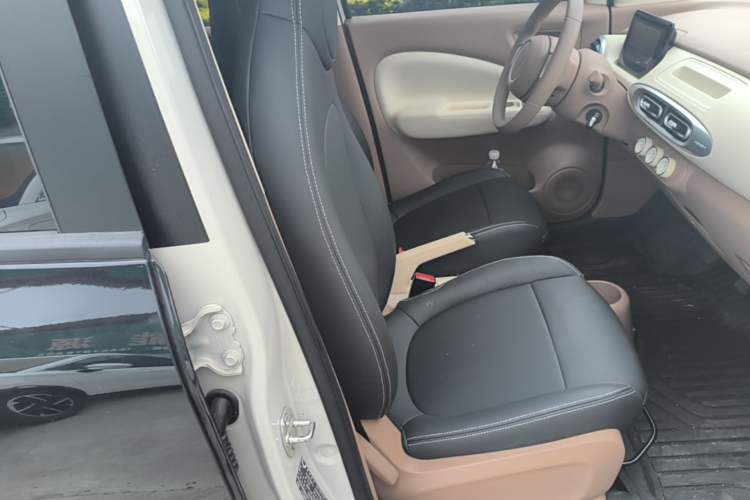 Used Wuling Hongguang MINIEV 2025 Four-Door Version Advanced Edition Right Front Seat