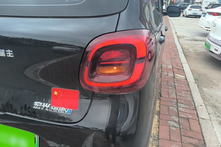 Used Wuling Hongguang MINIEV 2025 Four-Door Version Advanced Edition Right Rear Taillight