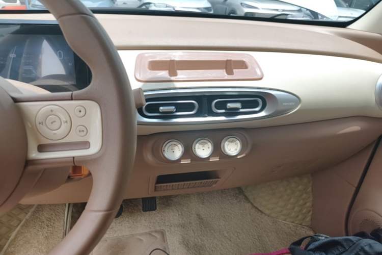 Used Wuling Hongguang MINIEV 2025 Four-Door Version Advanced Edition Audio And AC Panel