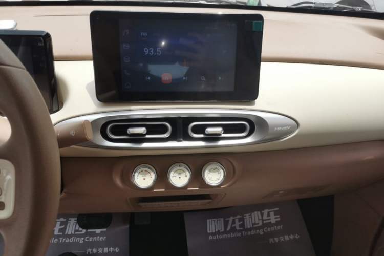 Used Wuling Hongguang MINIEV 2025 Four-Door Version Premium Edition Audio And AC Panel