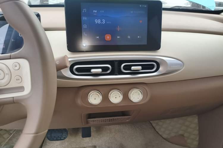 Used Wuling Hongguang MINIEV 2025 Four-Door Version Premium Edition Audio And AC Panel