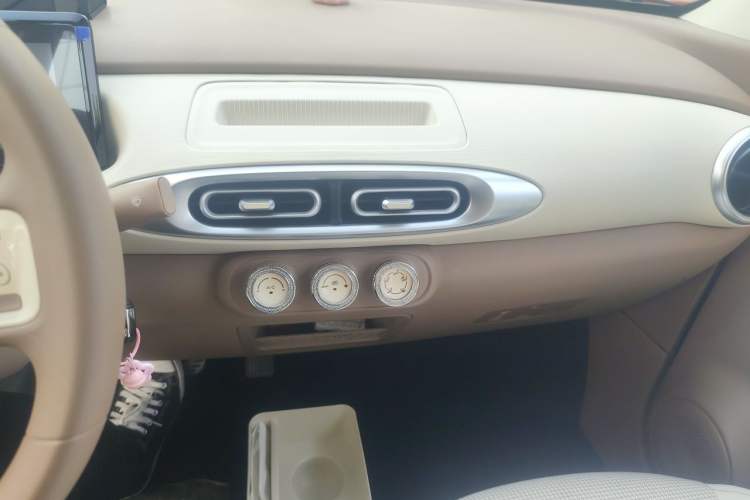 Used Wuling Hongguang MINIEV 2025 Four-Door Version Advanced Edition Audio And AC Panel