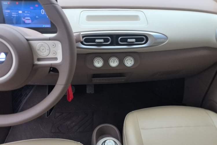 Used Wuling Hongguang MINIEV 2025 Four-Door Version Advanced Edition Audio And AC Panel