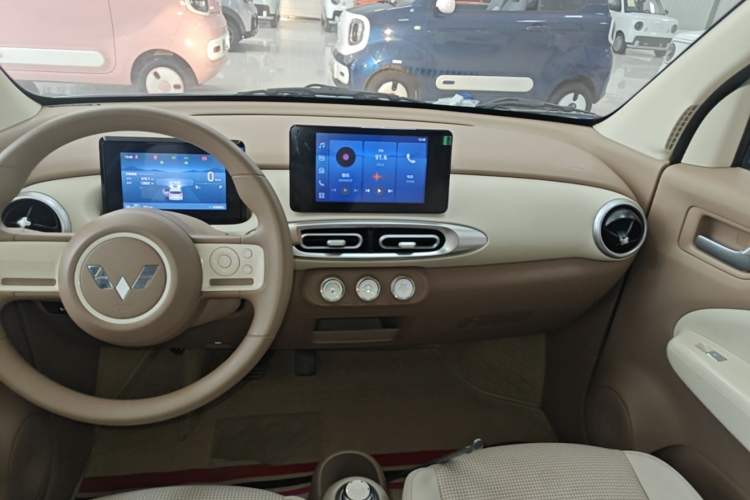 Used Wuling Hongguang MINIEV 2025 Four-Door Version Premium Edition Audio And AC Panel