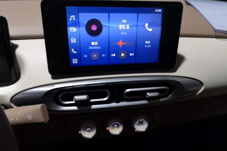 Used Wuling Hongguang MINIEV 2025 Four-Door Version Premium Edition Audio And AC Panel