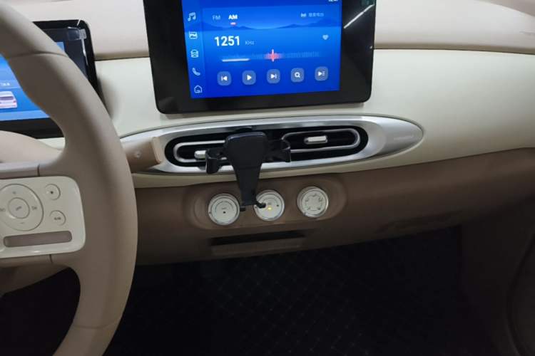 Used Wuling Hongguang MINIEV 2025 Four-Door Version Zhenxiang+ Edition Audio And AC Panel