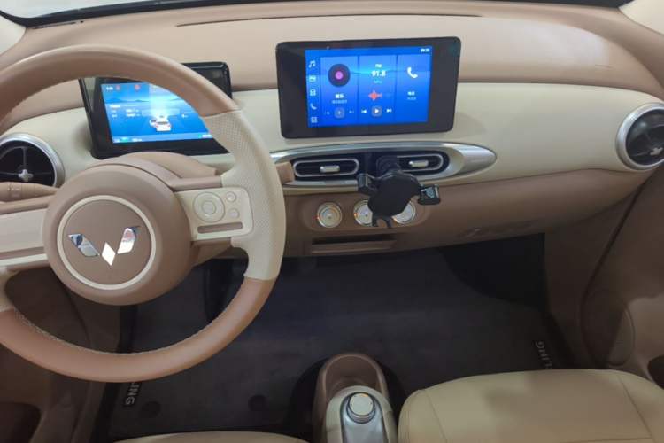 Used Wuling Hongguang MINIEV 2025 Four-Door Version Premium Edition Audio And AC Panel