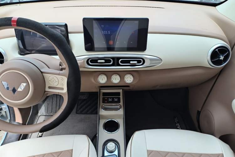 Used Wuling Hongguang MINIEV 2025 Four-Door Version Premium Edition Audio And AC Panel