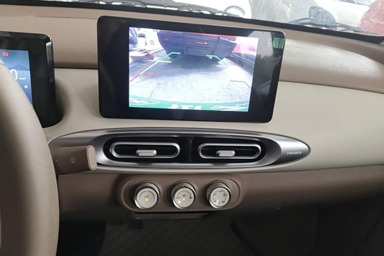 Used Wuling Hongguang MINIEV 2025 Four-Door Version Premium Edition Audio And AC Panel