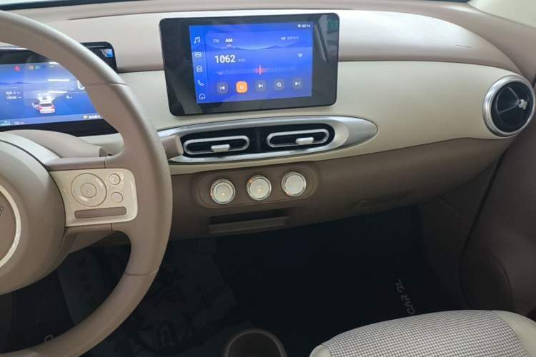 Used Wuling Hongguang MINIEV 2025 Four-Door Version Premium Edition Audio And AC Panel