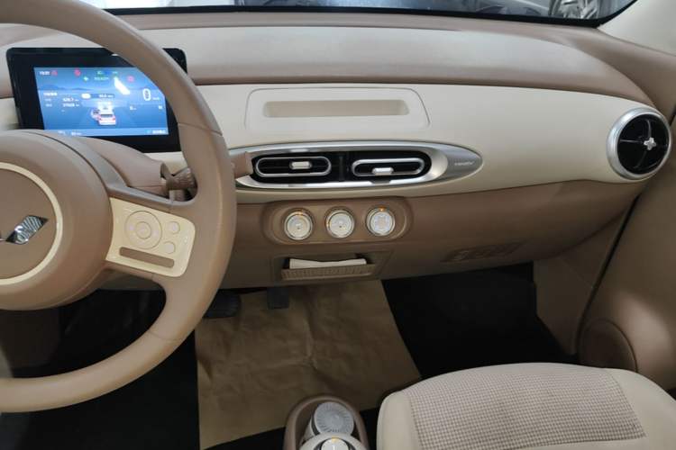 Used Wuling Hongguang MINIEV 2025 Four-Door Version Advanced Edition Audio And AC Panel
