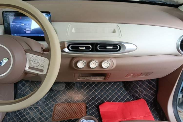 Used Wuling Hongguang MINIEV 2025 Four-Door Version Advanced Edition Audio And AC Panel