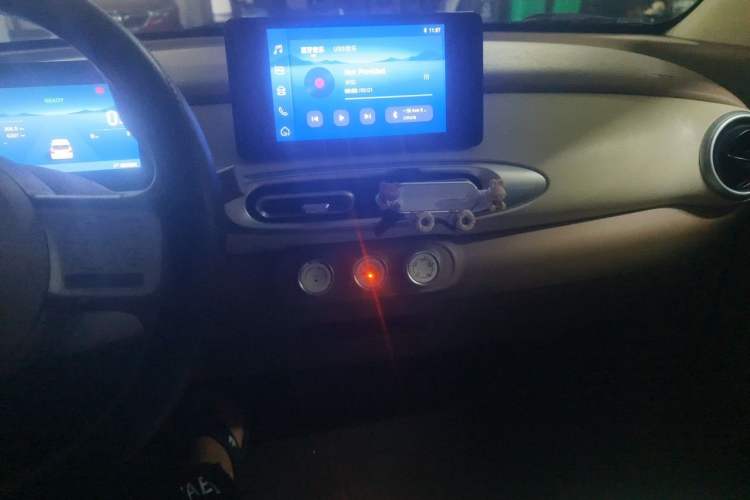 Used Wuling Hongguang MINIEV 2025 Four-Door Version Zhenxiang+ Edition Audio And AC Panel