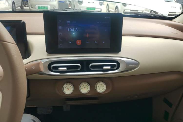 Used Wuling Hongguang MINIEV 2025 Four-Door Version Zhenxiang+ Edition Audio And AC Panel