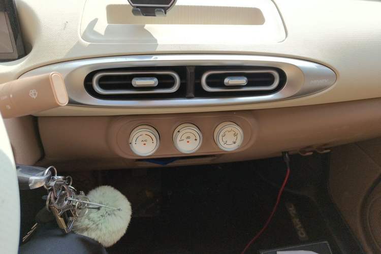 Used Wuling Hongguang MINIEV 2025 Four-Door Version Advanced Edition Audio And AC Panel