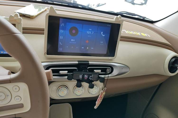Used Wuling Hongguang MINIEV 2025 Four-Door Version Zhenxiang+ Edition Audio And AC Panel
