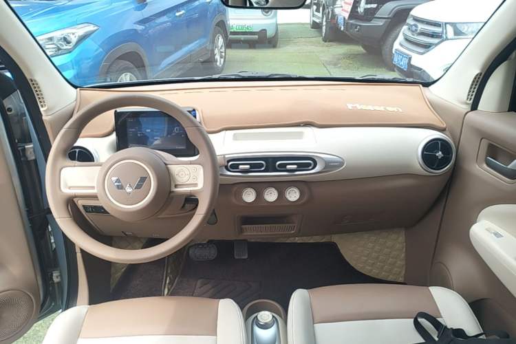 Used Wuling Hongguang MINIEV 2025 Four-Door Version Advanced Edition Center Console