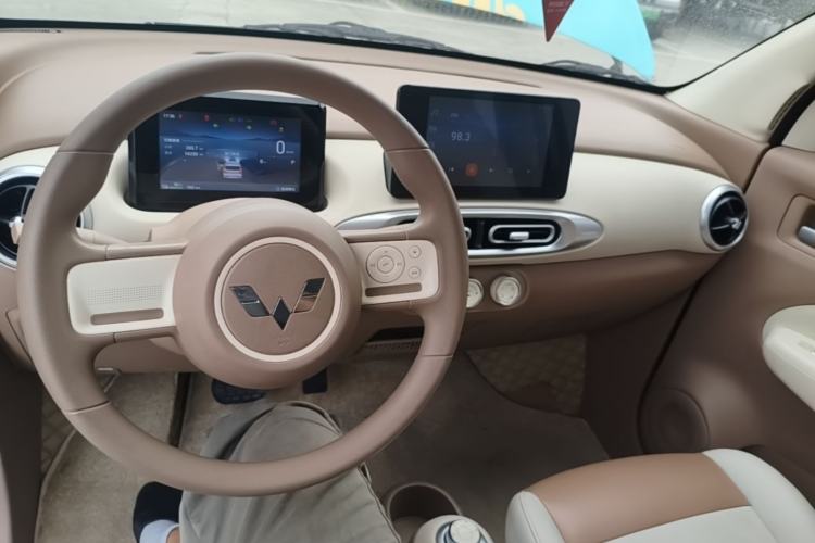 Used Wuling Hongguang MINIEV 2025 Four-Door Version Premium Edition Center Console