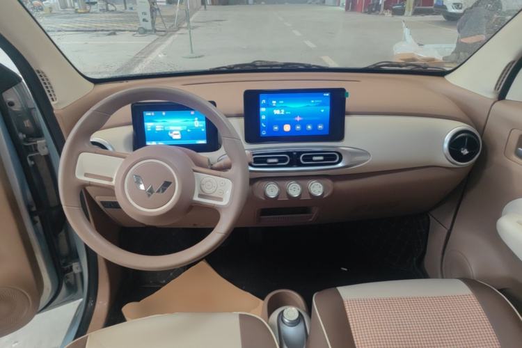 Used Wuling Hongguang MINIEV 2025 Four-Door Version Premium Edition Center Console