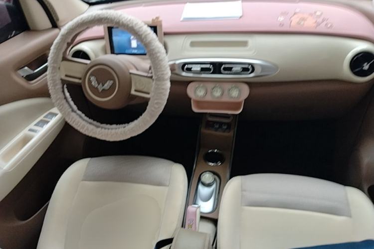 Used Wuling Hongguang MINIEV 2025 Four-Door Version Advanced Edition Center Console