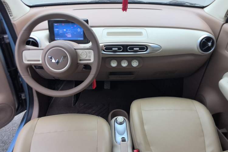 Used Wuling Hongguang MINIEV 2025 Four-Door Version Advanced Edition Center Console