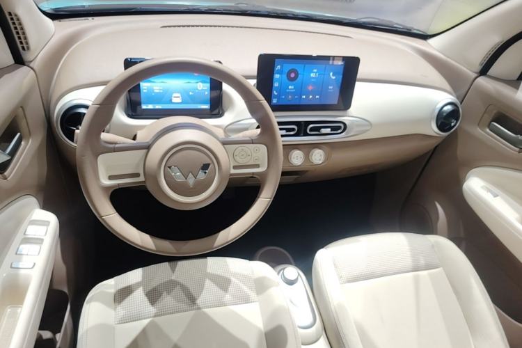 Used Wuling Hongguang MINIEV 2025 Four-Door Version Zhenxiang+ Edition Center Console