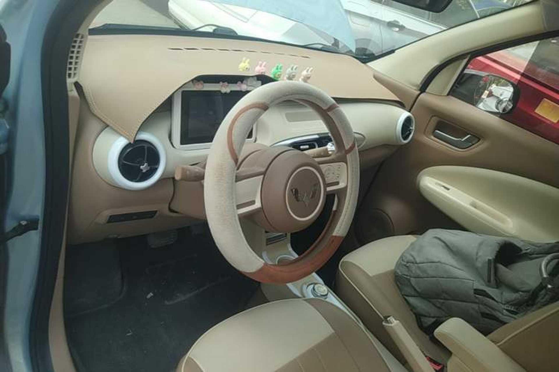 Used Wuling Hongguang MINIEV 2025 Four-Door Version Advanced Edition Center Console