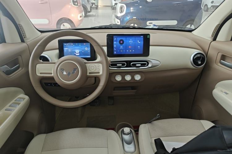 Used Wuling Hongguang MINIEV 2025 Four-Door Version Premium Edition Center Console