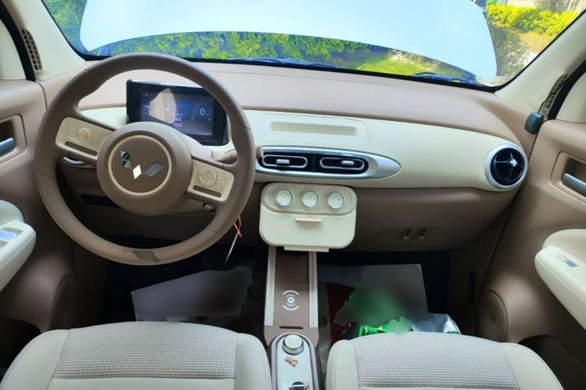 Used Wuling Hongguang MINIEV 2025 Four-Door Version Advanced Edition Center Console