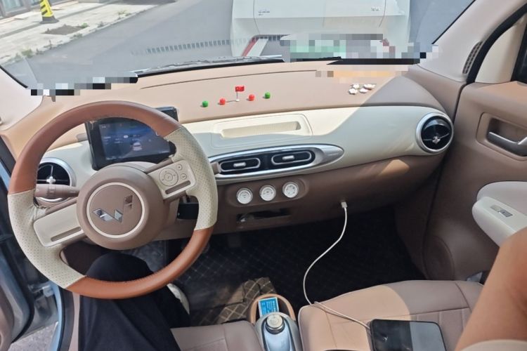 Used Wuling Hongguang MINIEV 2025 Four-Door Version Advanced Edition Center Console