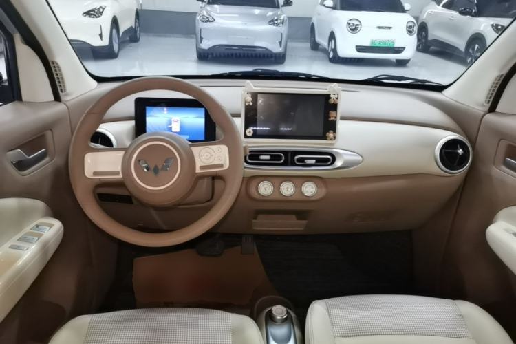 Used Wuling Hongguang MINIEV 2025 Four-Door Version Premium Edition Center Console