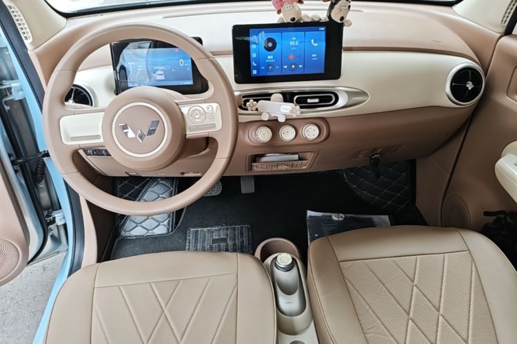 Used Wuling Hongguang MINIEV 2025 Four-Door Version Zhenxiang+ Edition Center Console