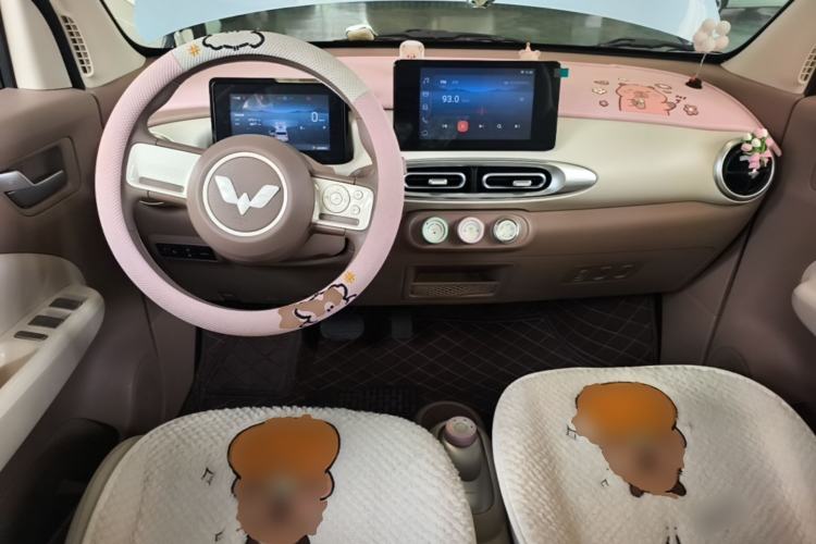 Used Wuling Hongguang MINIEV 2025 Four-Door Version Premium Edition Center Console