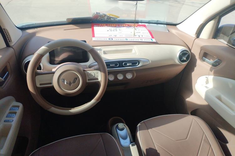Used Wuling Hongguang MINIEV 2025 Four-Door Version Advanced Edition Center Console