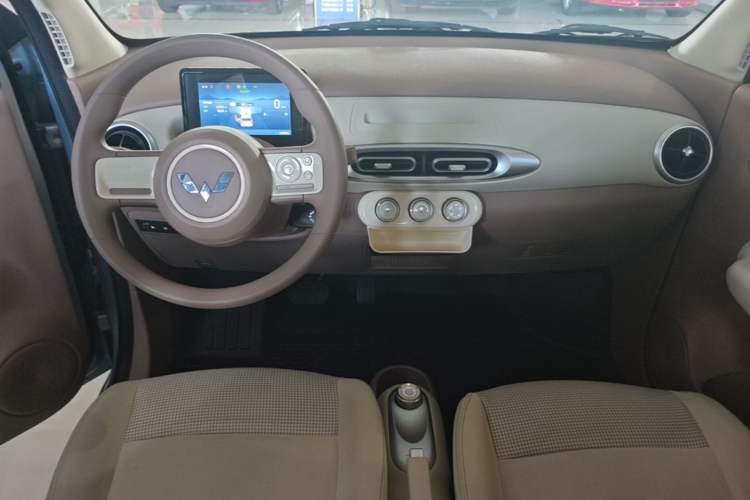 Used Wuling Hongguang MINIEV 2025 Four-Door Version Advanced Edition Center Console