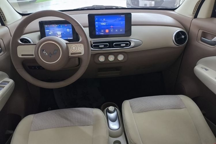 Used Wuling Hongguang MINIEV 2025 Four-Door Version Premium Edition Center Console