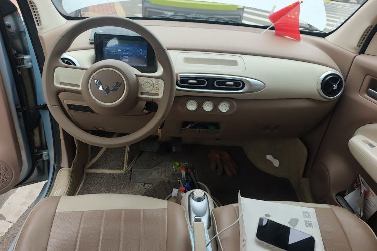 Used Wuling Hongguang MINIEV 2025 Four-Door Version Advanced Edition Center Console