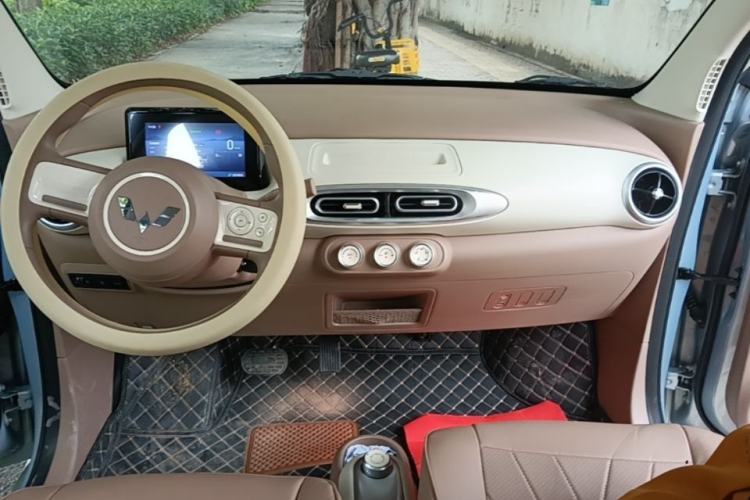 Used Wuling Hongguang MINIEV 2025 Four-Door Version Advanced Edition Center Console