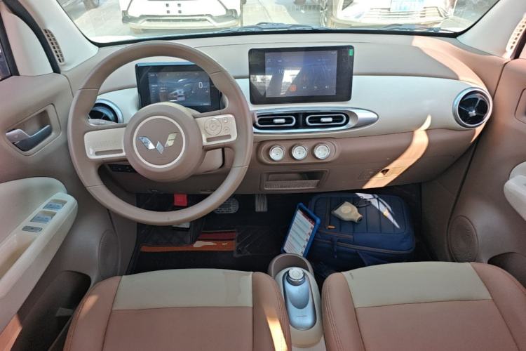 Used Wuling Hongguang MINIEV 2025 Four-Door Version Premium Edition Center Console